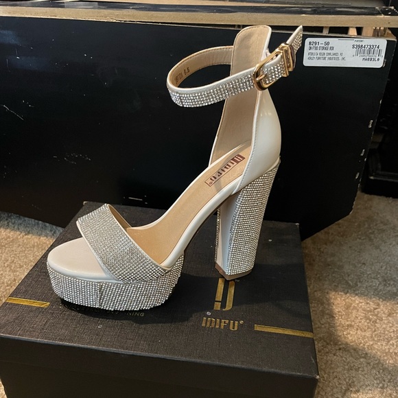 Altered white heels - Picture 3 of 4